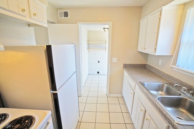 1BR, 1BA - 752SF - Classic Laundry Room