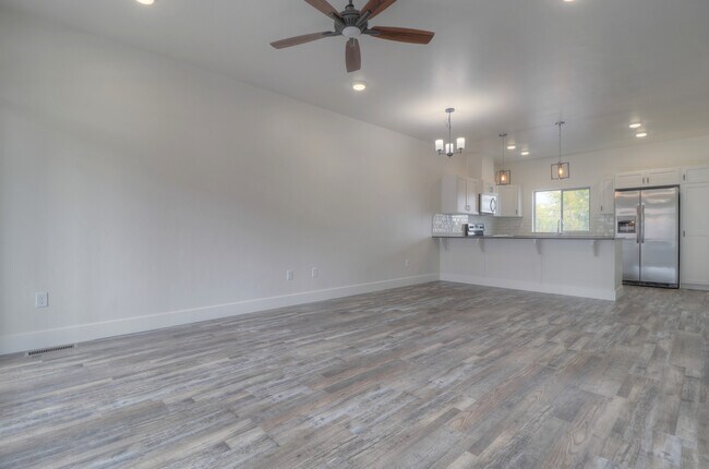 Photo - 509 E Trackstand Ln Townhome