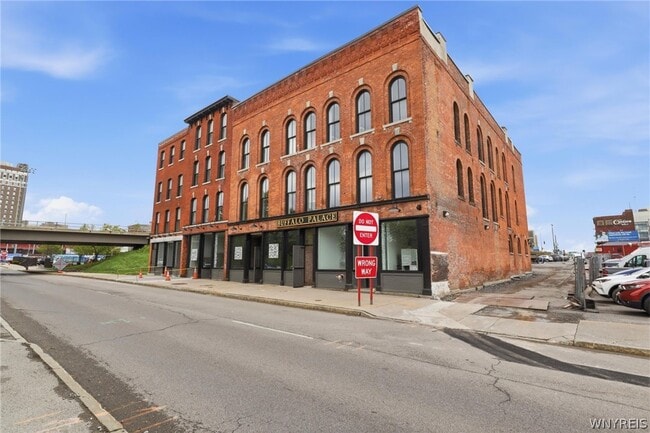 Building Photo - 136 Seneca St