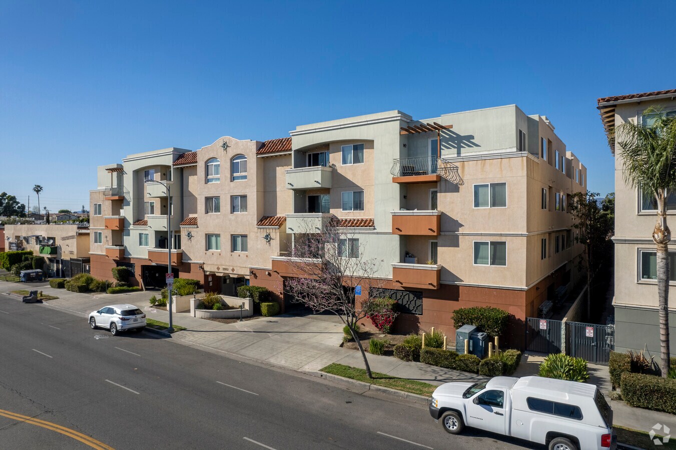 13951 Sherman Way - Casa Marbella