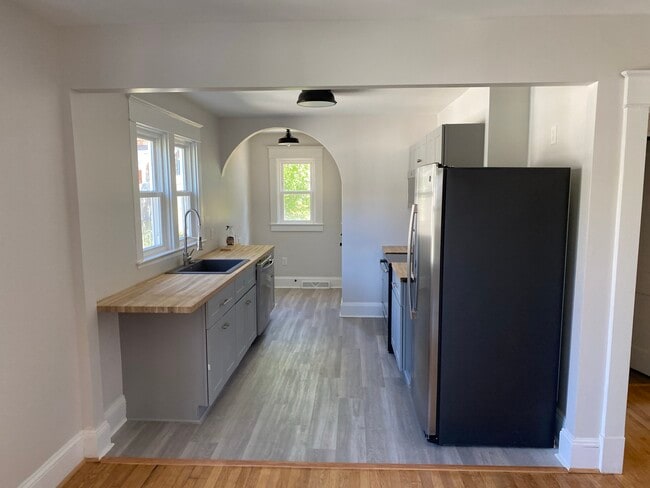 Kitchen - 613 Blenheim Ave
