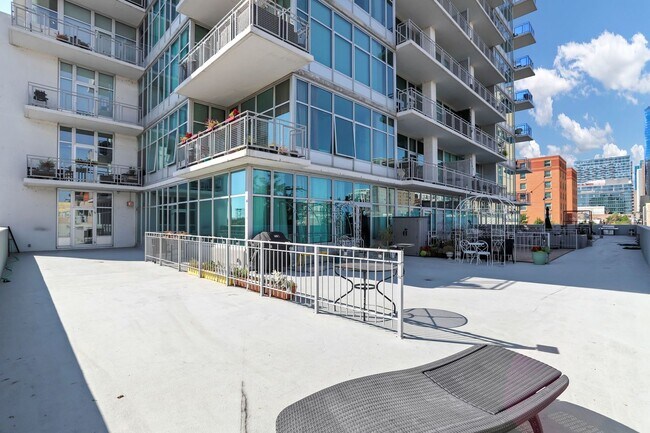 50 E 16th St Unit 515