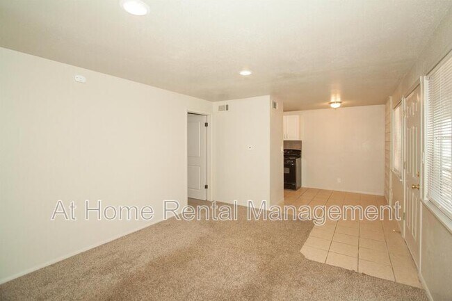 Photo - 109 S 9th St Unidad 208