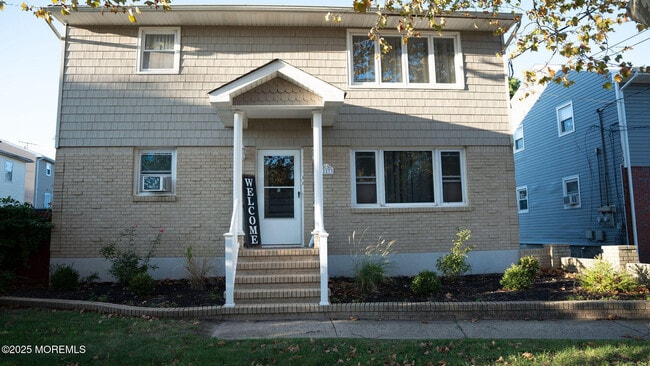 Building Photo - 73 Maple Ave Unit 2nd Flr