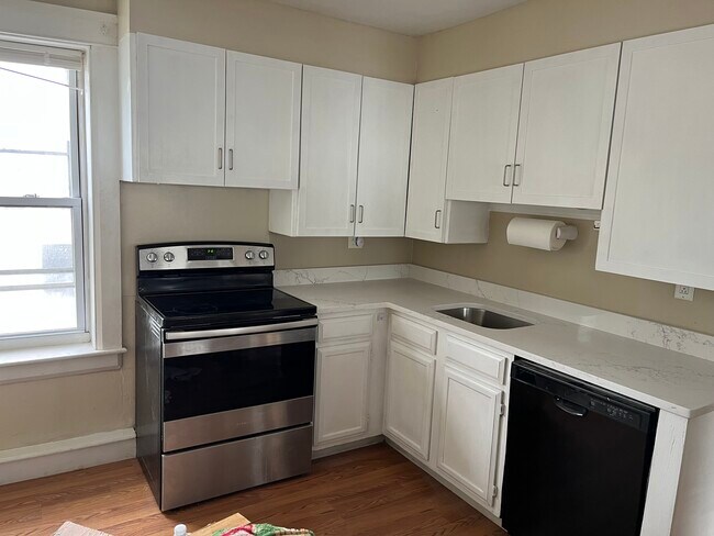 quartz counters - 61 Wall St Unit #3