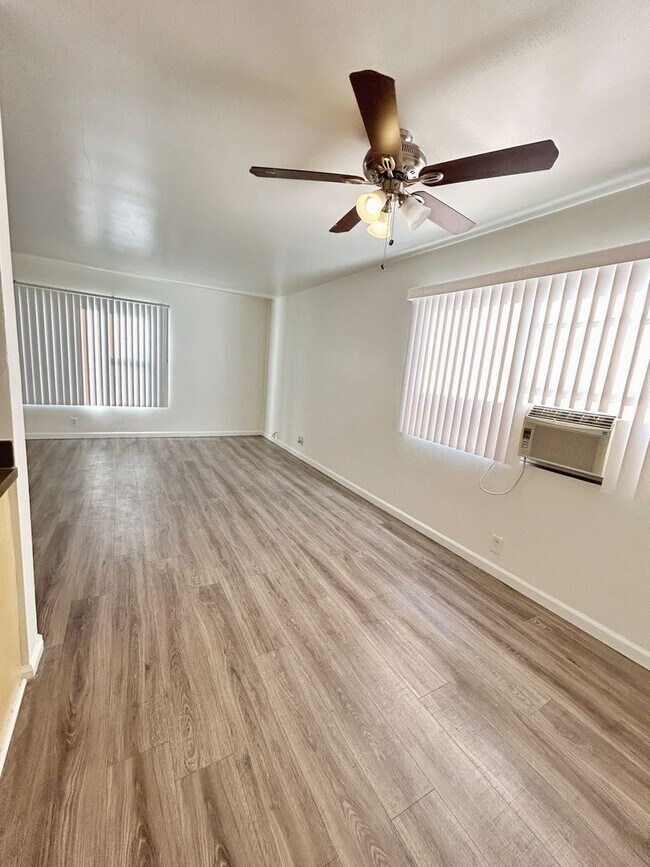 Photo - SPACIOUS 1BD/1BA UNIT INCLUDES 1-CAR GARAGE Unidad 7 Rental