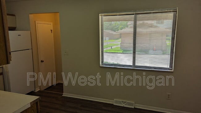 Photo - 6079 In the Pines Dr SE