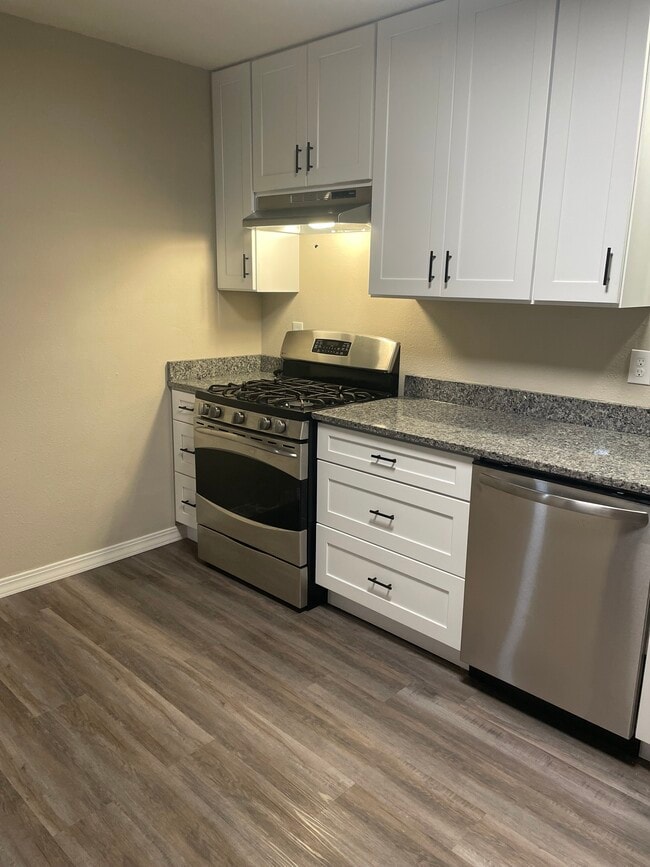 Photo - 410 W Lindbergh Blvd