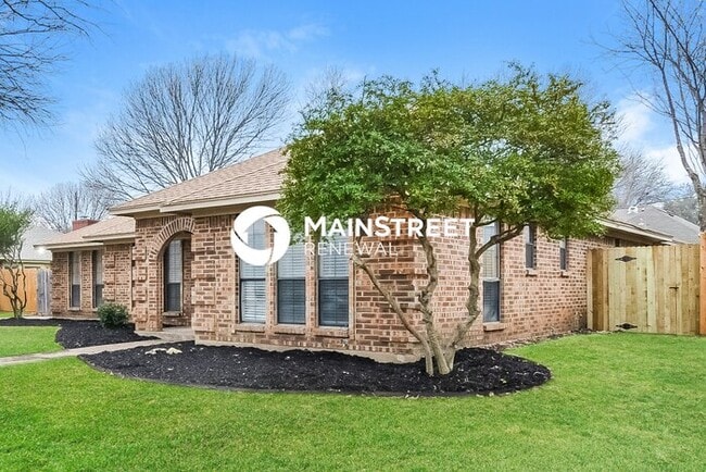 Photo - 3 Bedroom Pet-Friendly Home in North Richland Hills, TX with Main Street Renewal
