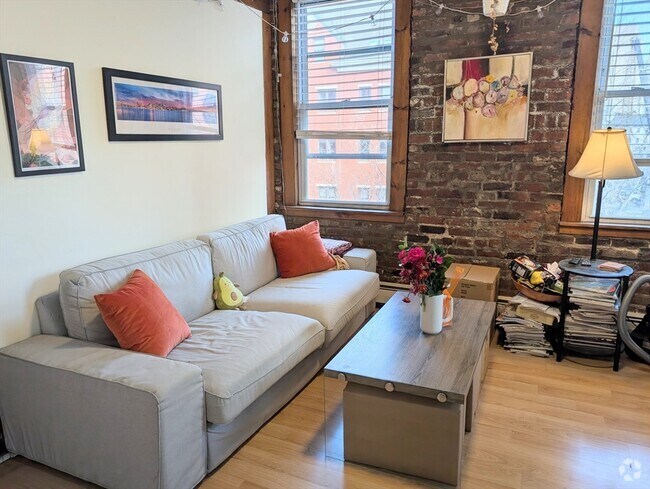 Building Photo - 274 Cambridge St Unit #5 Rental