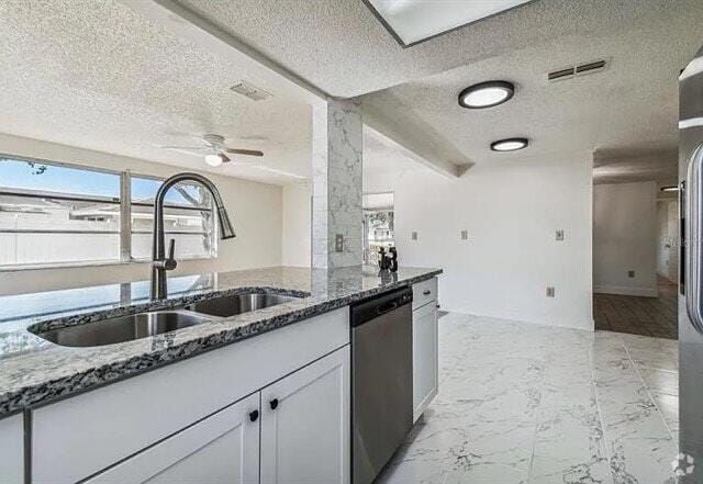 Building Photo - 7628 Candle Dr Rental