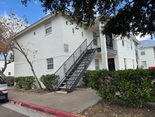 Exterior 01