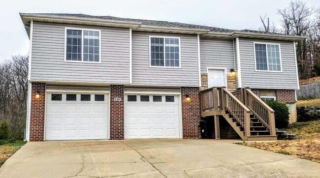 Building Photo - Home near FLW!