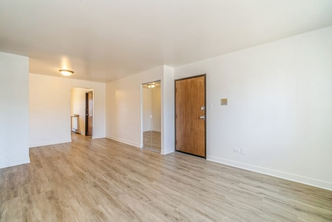 Photo - 404 Inland Dr