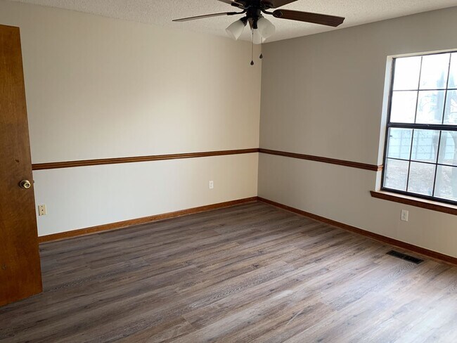 Photo - Remodeled 2bed/1.5 Bath Townhouse