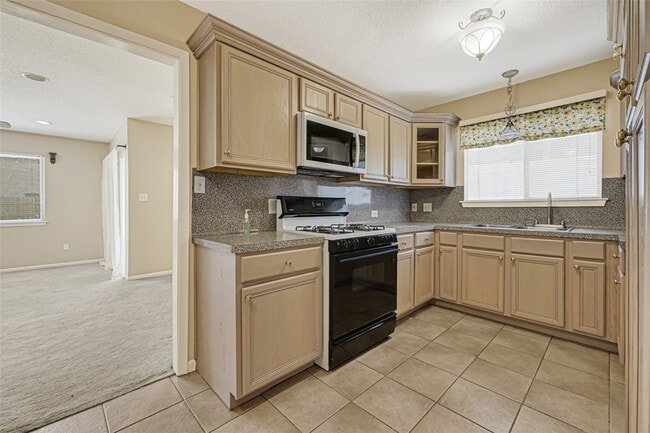 3816 Newton Dr