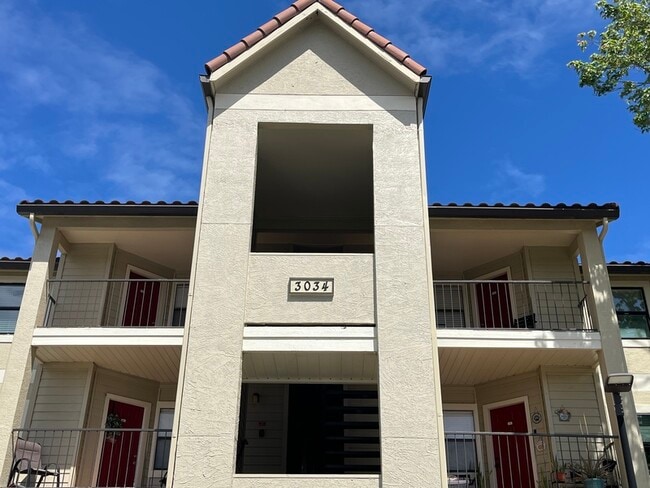 Building Photo - 3034 Parkway Blvd Unit Apt 305