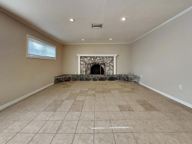 Photo - 6417 N Gomez Ave
