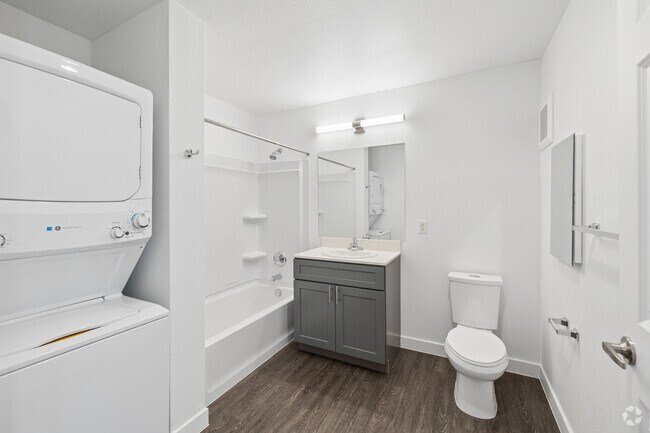 3BR, 2BA - 1,135SF - Secondary Bathroom