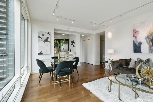 Photo - 425 1st St
