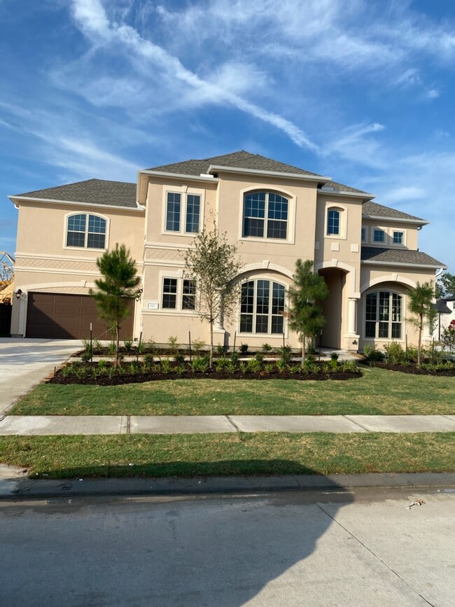 Building Photo - 5423 Caroline Lake Dr