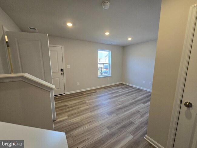 Photo - 1324 Red Clover Ln