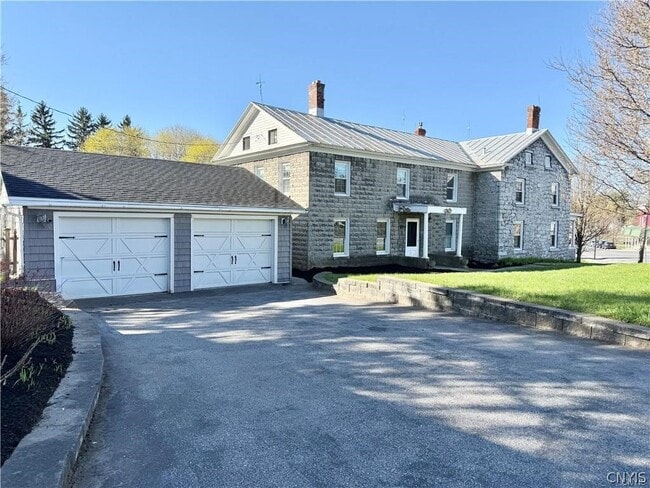 Photo - 100 N Main St