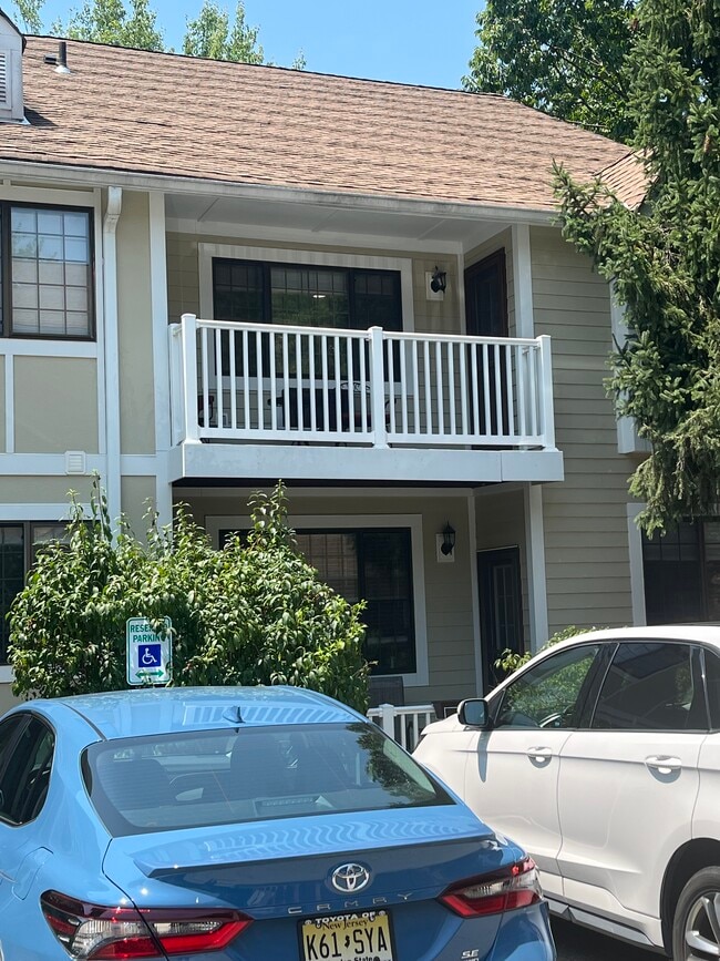 Photo - 19 Foxwood Dr Unidad H