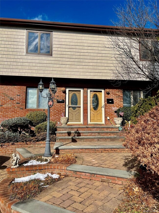 Building Photo - 17 5th Ave Rental