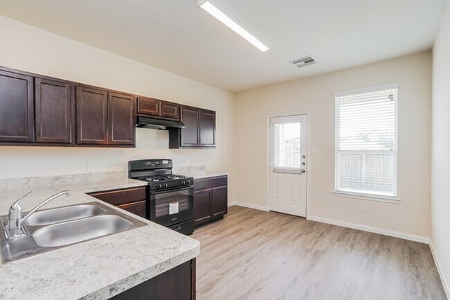 6223 Brenwood Cir