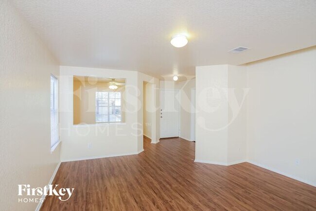 Photo - 956 Marble Point