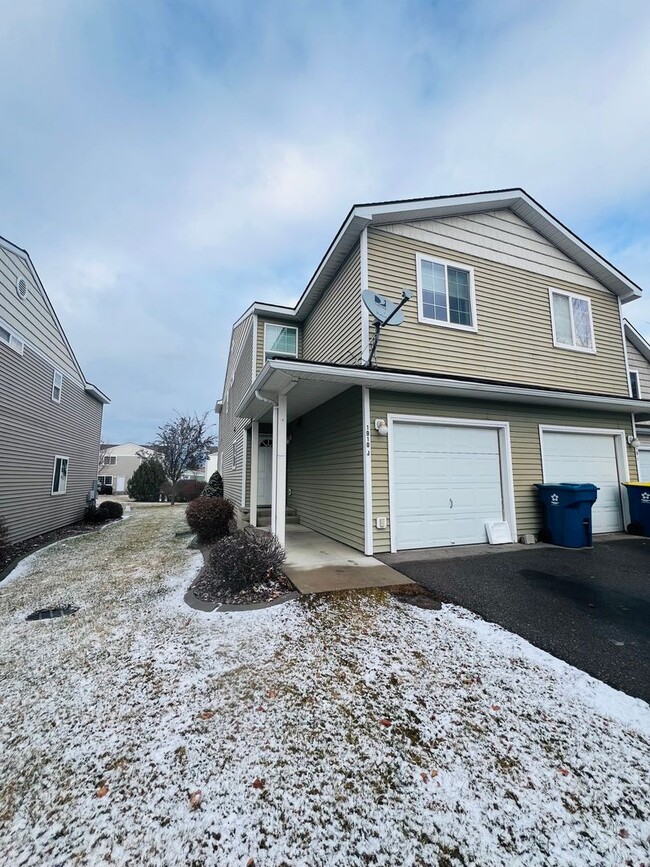 Amazing 3 Bed 2.5 Bath - Townhouse - Amazing 3 Bed 2.5 Bath - Townhouse