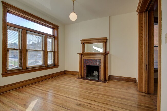 Photo - 638 W Drummond Pl Unit 1F
