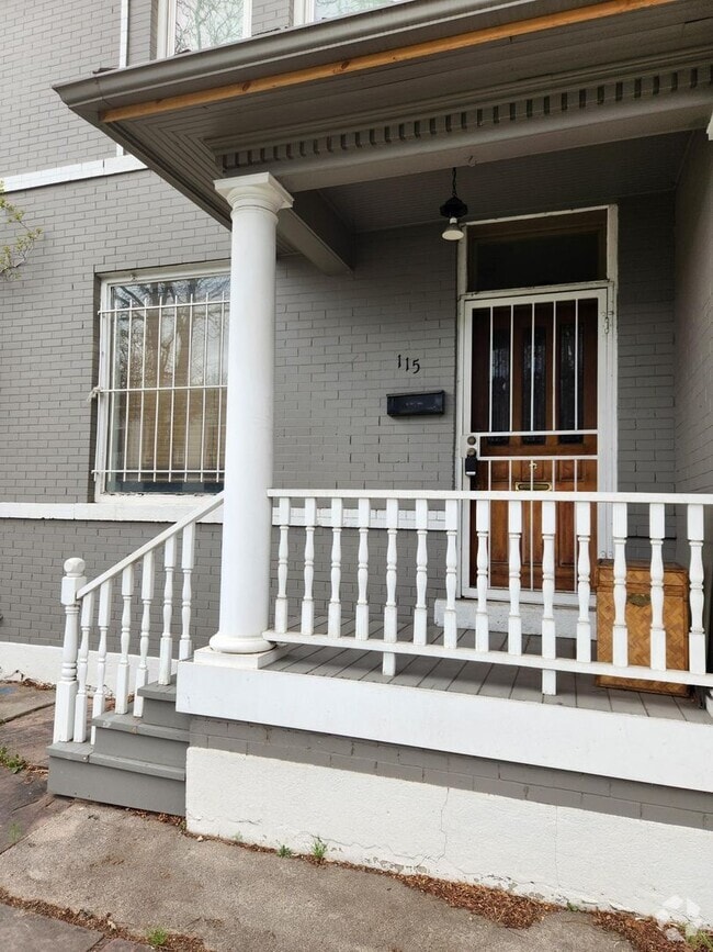 Building Photo - 2 bedroom with 1 bath Rental