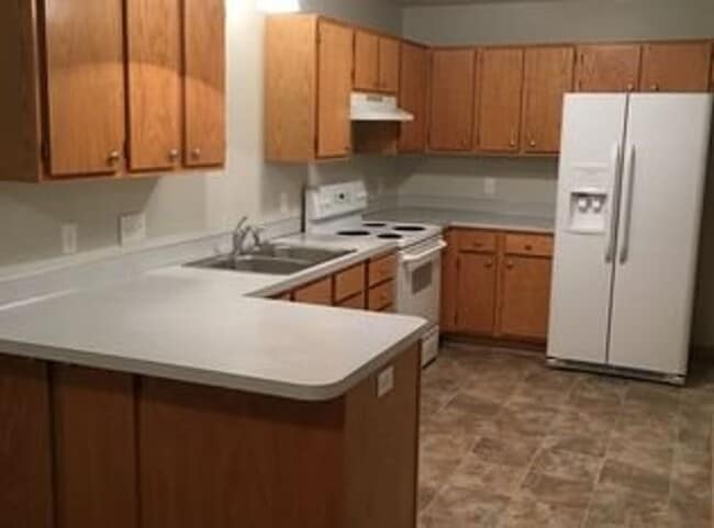Photo - 2 Bed + Loft/1.5 Bath Townhouse- Great Location! Available August 1st!