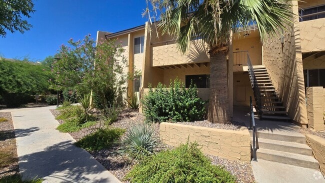 Building Photo - Pleasant 2b/2ba Condo in Wonderful South S...