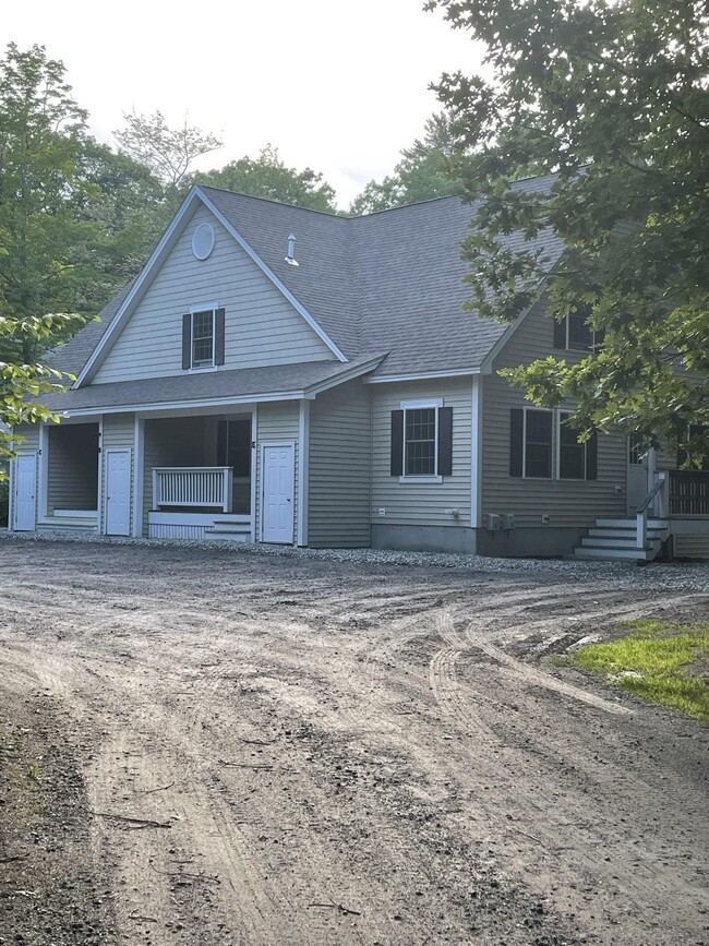 Building Photo - 562 New Hampshire Rte 103