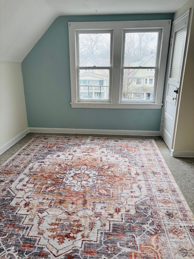 Building Photo - 2679 Hampshire Rd Unit #3