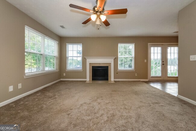 Photo - 815 Lakeside Cir