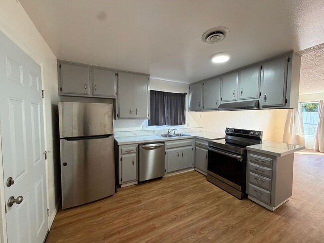 Building Photo - 310 Decatur St Unit B