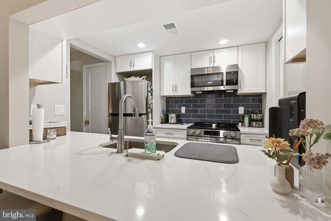 Photo - 2807 S Woodrow St Unidad 1