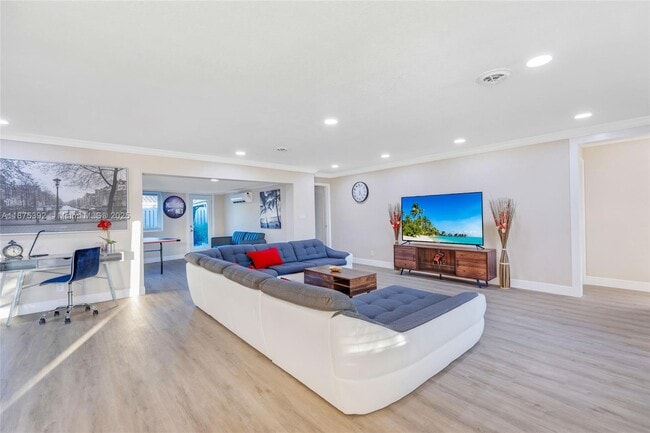 Photo - 5740 NE 19th Ave