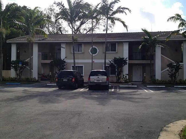 Building Photo - 8804 NW 38th Dr Unit 3