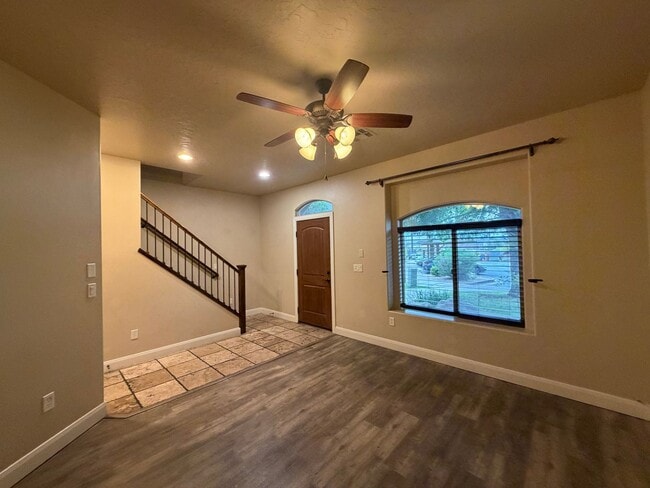 Building Photo - CHARMING TOWNHOME FOR RENT IN ST. GEORGE!