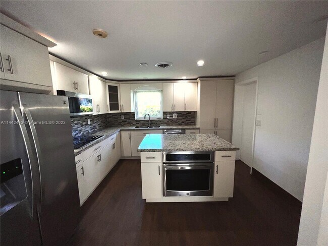 Photo - 5 Marabella Ave