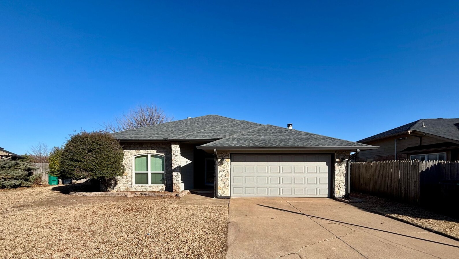 Beautiful 4 Bed 2 Bath Home in Yukon - Beautiful 4 Bed 2 Bath Home in Yukon