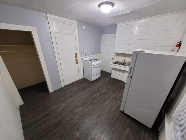 Photo - $975 - Efficiency Studio / 1 Bath in Downtown Manchester with All Utilities Included Unidad 1297-21 Elm