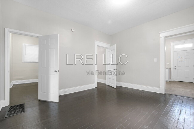 Photo - 2717 Hale Ave