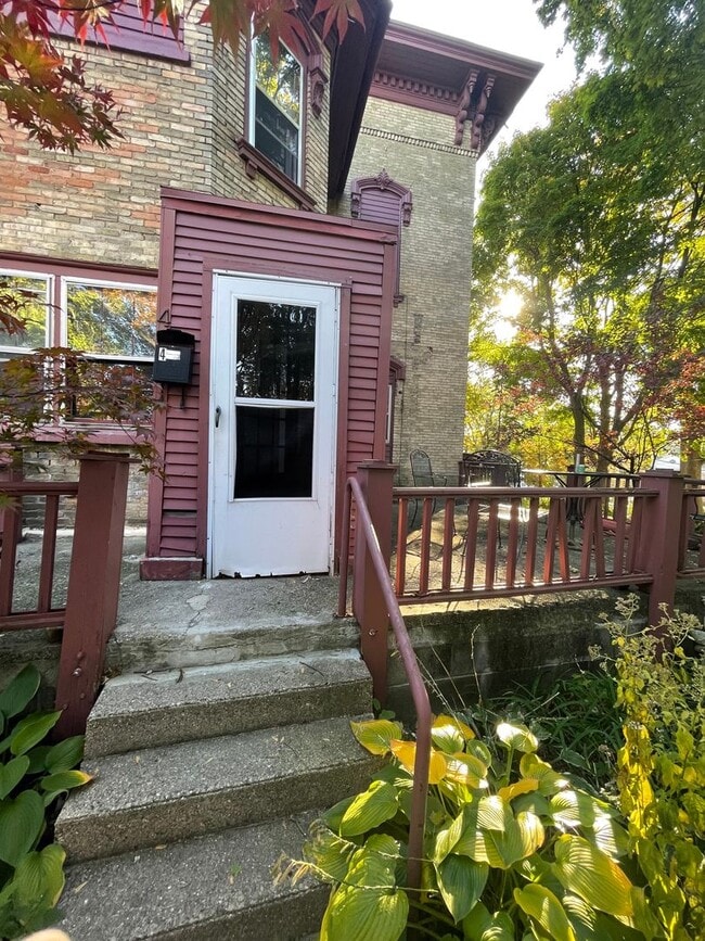 Building Photo - 19 College Ave NE Unit 15 College Ave NE -  4 Rental
