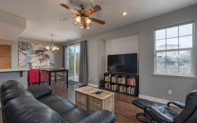 Adorable and Cozy 3 bed / 2.5 Bath - Comin... - Adorable and Cozy 3 bed / 2.5 Bath - Comin... House